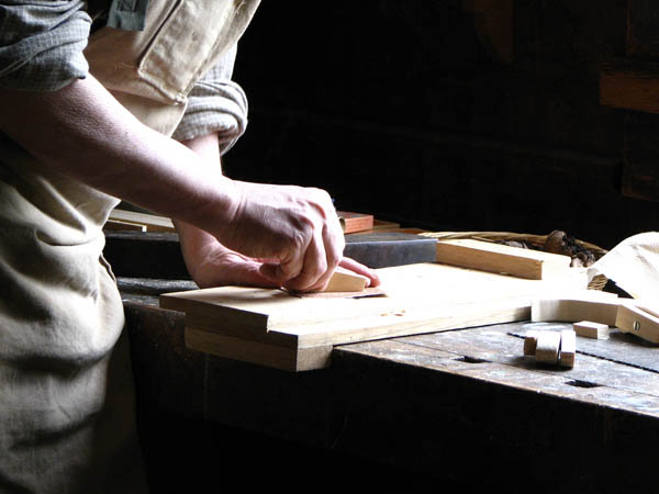Nacemos de la influencia y formación  heredada en el sector de la <strong>carpintería de madera y ebanistería  en Sunbilla.</strong>